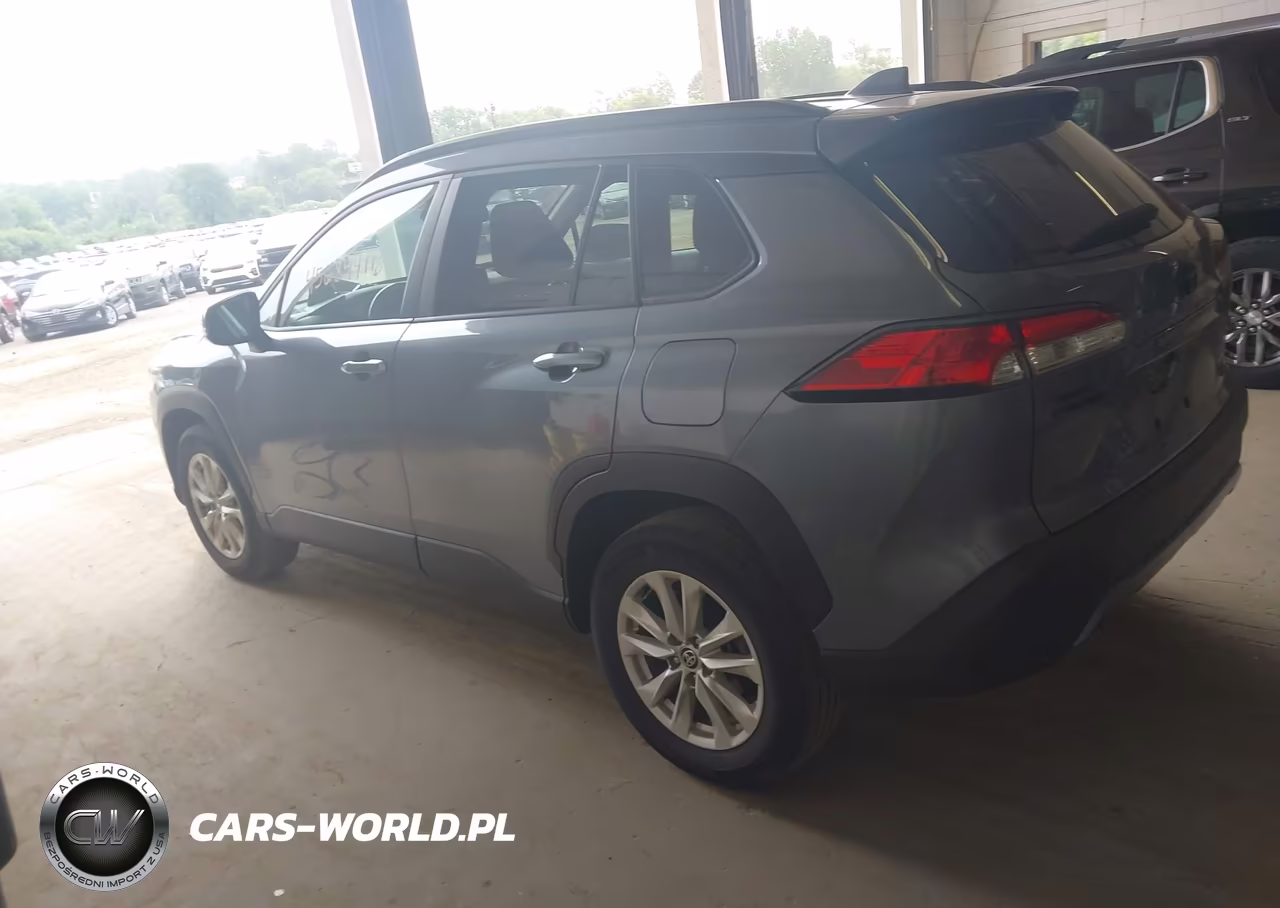 2022 Toyota Corolla Cross Le VIN:7MUCAABG0NV013979 - 3