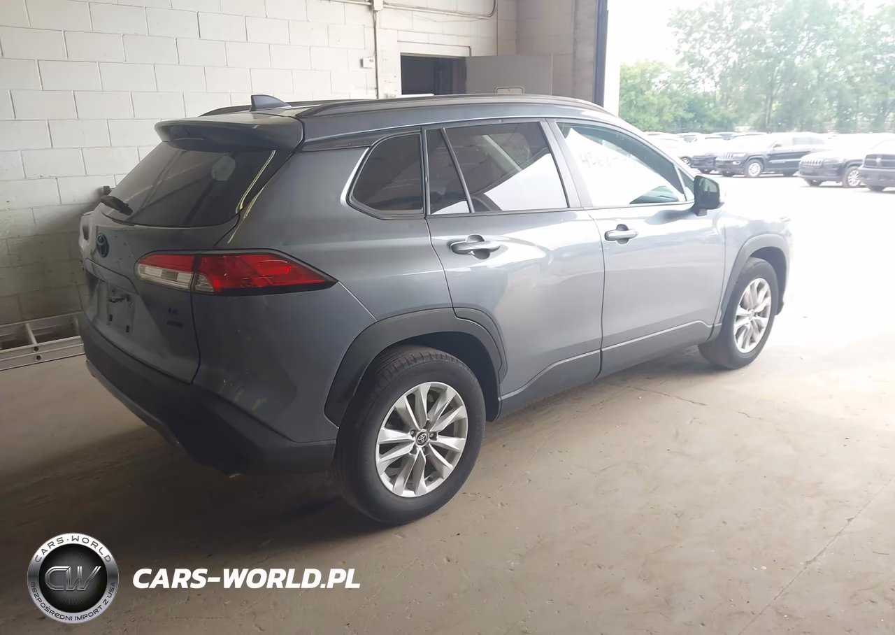 2022 Toyota Corolla Cross Le VIN:7MUCAABG0NV013979 - 4