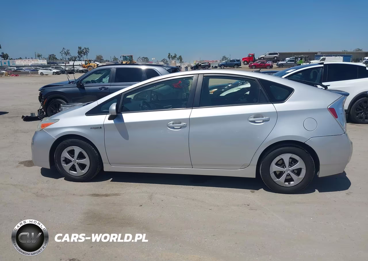 2015 Toyota Prius Three VIN:JTDKN3DU8F1914086 - 14