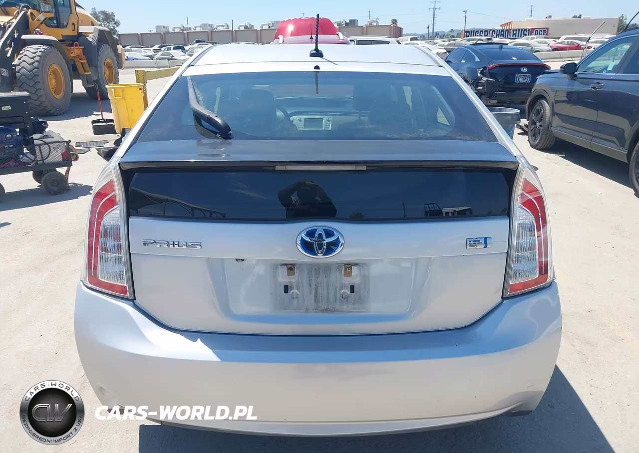 2015 Toyota Prius Three VIN:JTDKN3DU8F1914086 - 16