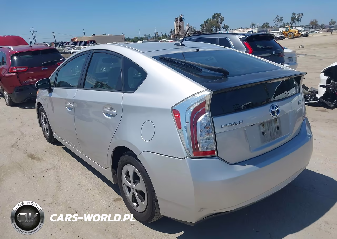 2015 Toyota Prius Three VIN:JTDKN3DU8F1914086 - 3