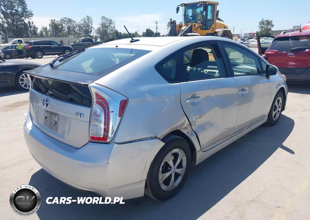 2015 Toyota Prius Three VIN:JTDKN3DU8F1914086 - 4