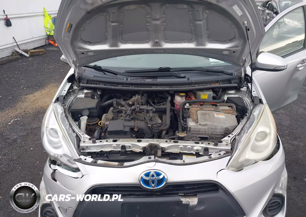 2015 Toyota Prius C One VIN:JTDKDTB37F1104722 - 10