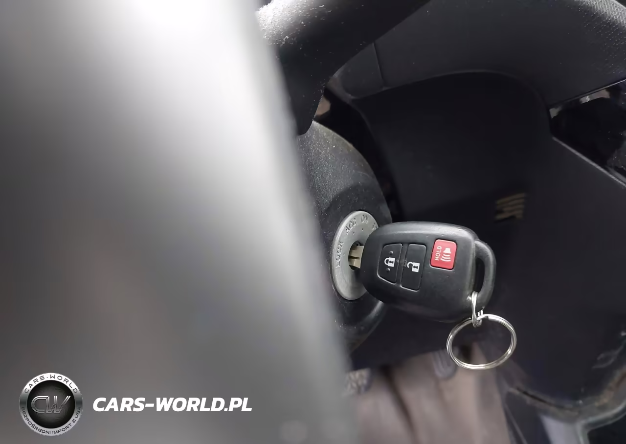 2015 Toyota Prius C One VIN:JTDKDTB37F1104722 - 11