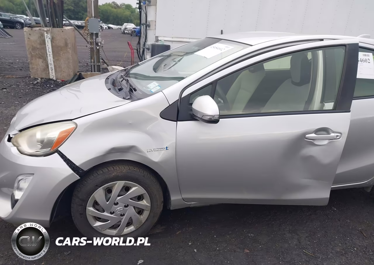 2015 Toyota Prius C One VIN:JTDKDTB37F1104722 - 17