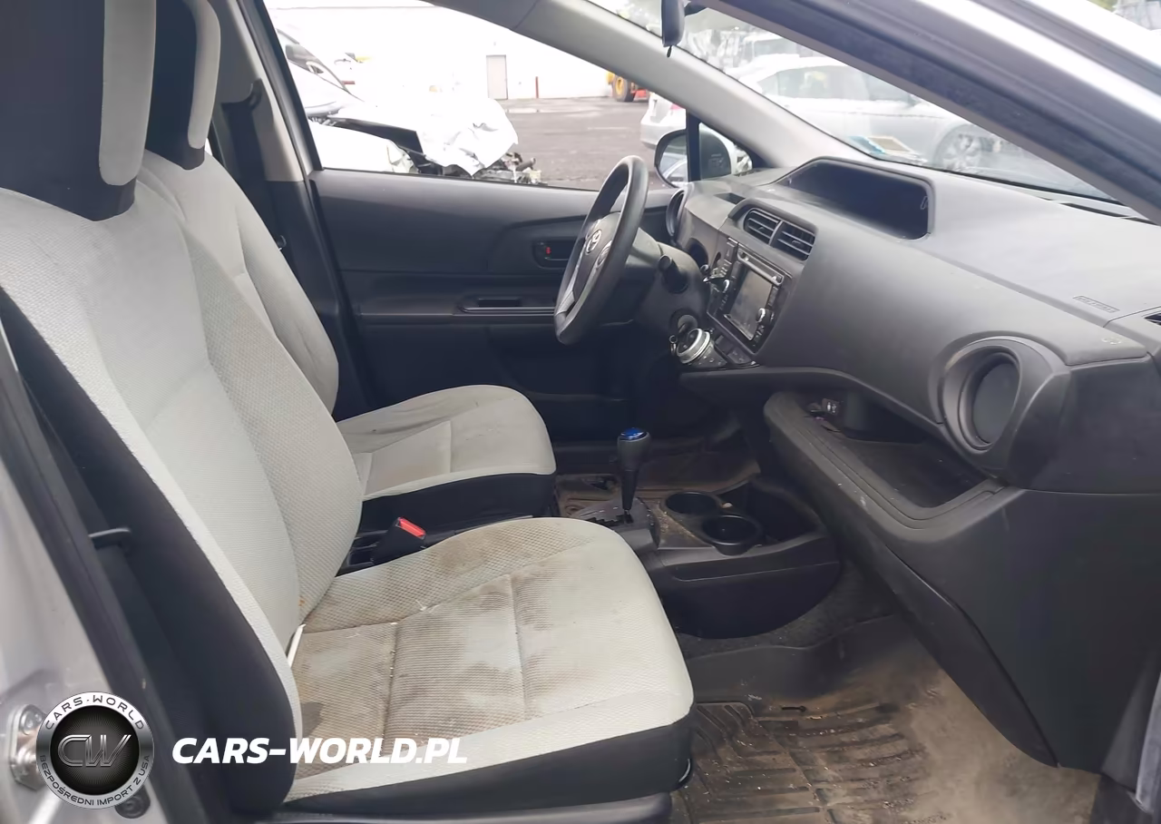 2015 Toyota Prius C One VIN:JTDKDTB37F1104722 - 5