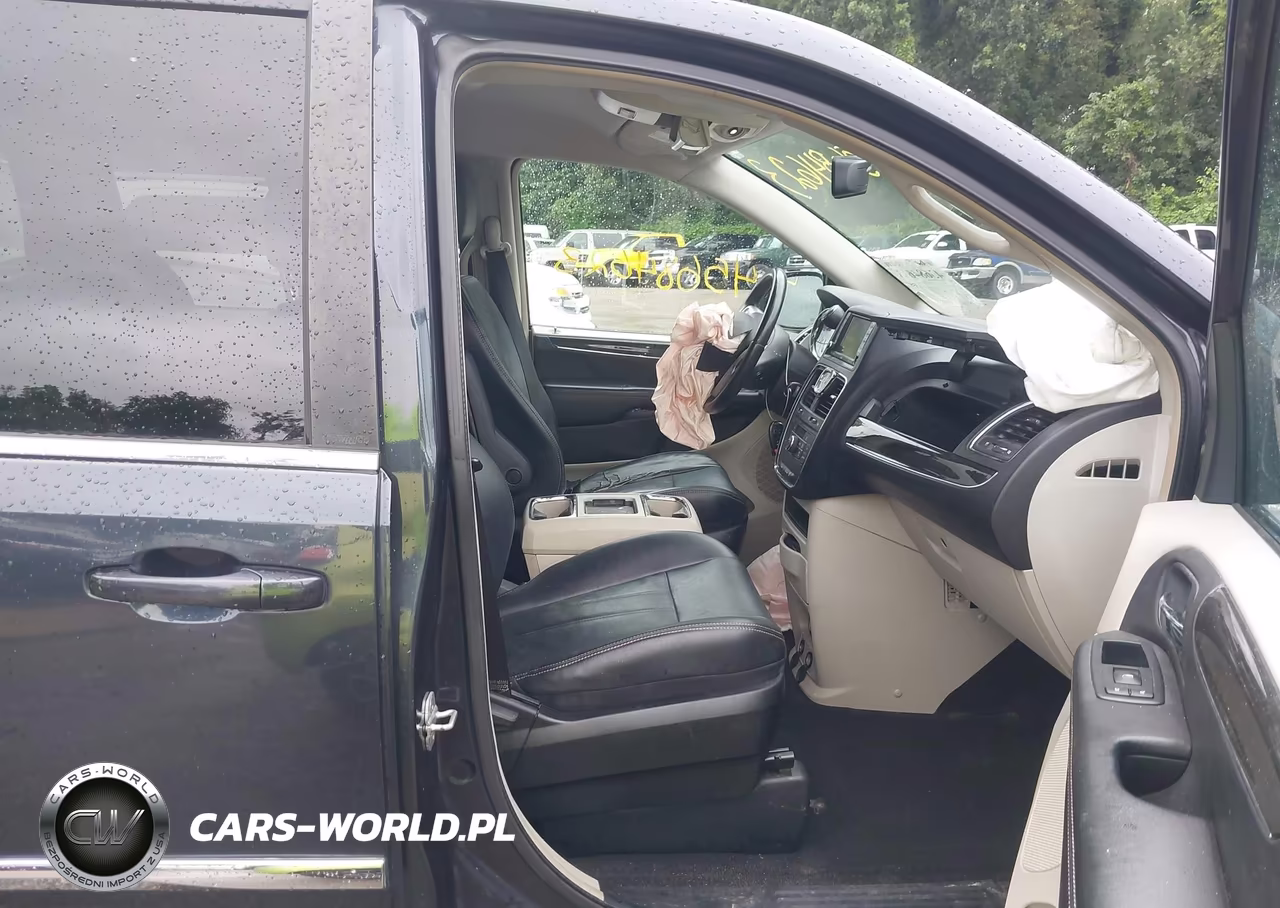 2013 Chrysler Town & Country Touring VIN:2C4RC1BG2DR645212 - 5