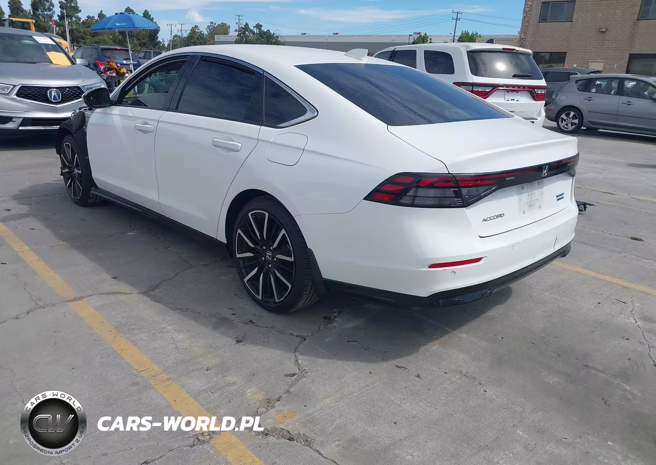2025 Honda Accord Hybrid Touring VIN:1HGCY2F80SA036882 - 3