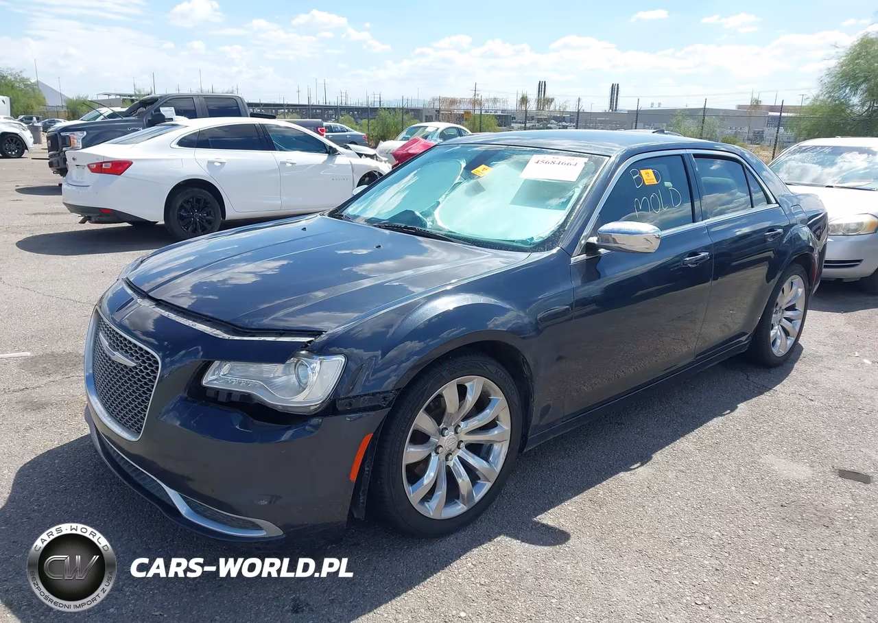 2018 Chrysler 300 Touring VIN:2C3CCAAG1JH327188 - 2