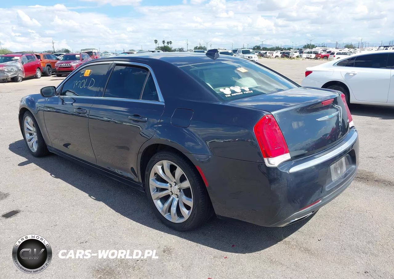 2018 Chrysler 300 Touring VIN:2C3CCAAG1JH327188 - 3