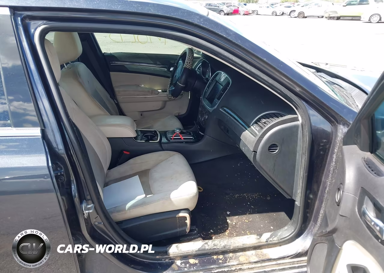 2018 Chrysler 300 Touring VIN:2C3CCAAG1JH327188 - 5