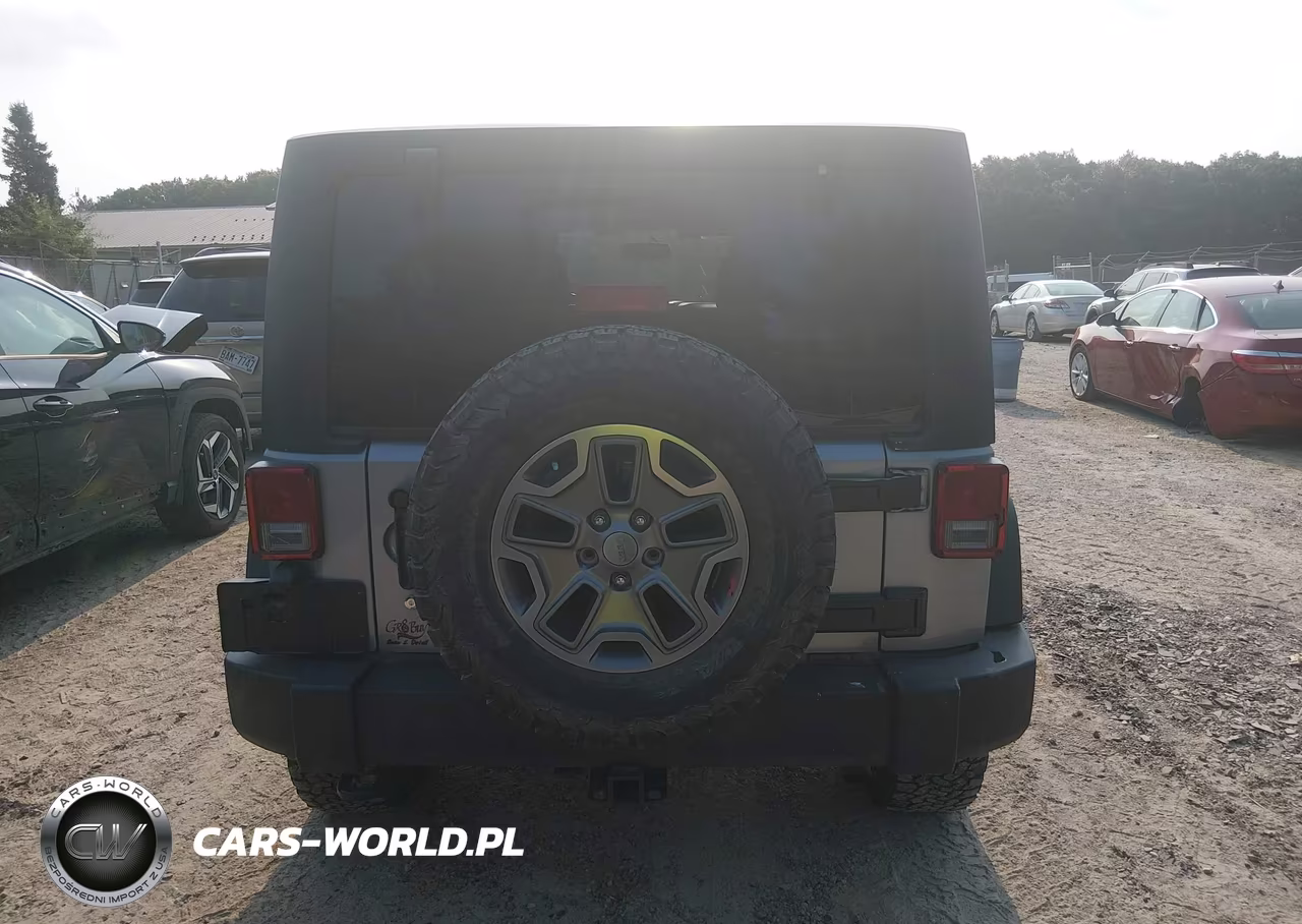 2015 Jeep Wrangler Unlimited Rubicon VIN:1C4BJWFG8FL620017 - 16