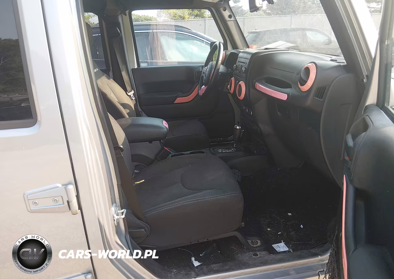 2015 Jeep Wrangler Unlimited Rubicon VIN:1C4BJWFG8FL620017 - 5