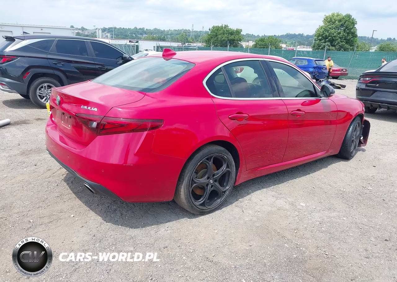 2017 Alfa Romeo Giulia Ti Awd VIN:ZARFAEEN0H7556312 - 4