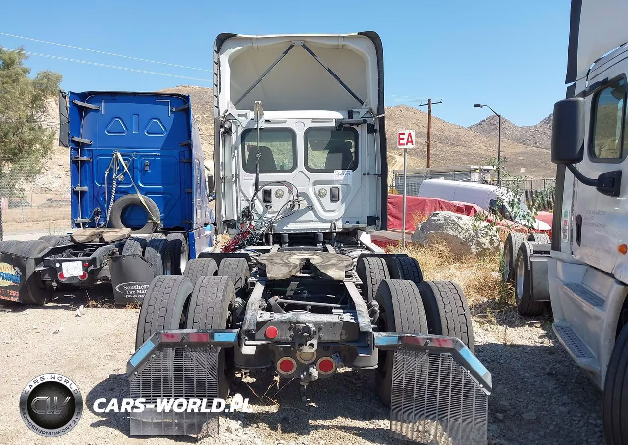 2017 Freightliner Cascadia 113 VIN:3AKJGBDV0HDHX7875 - 18