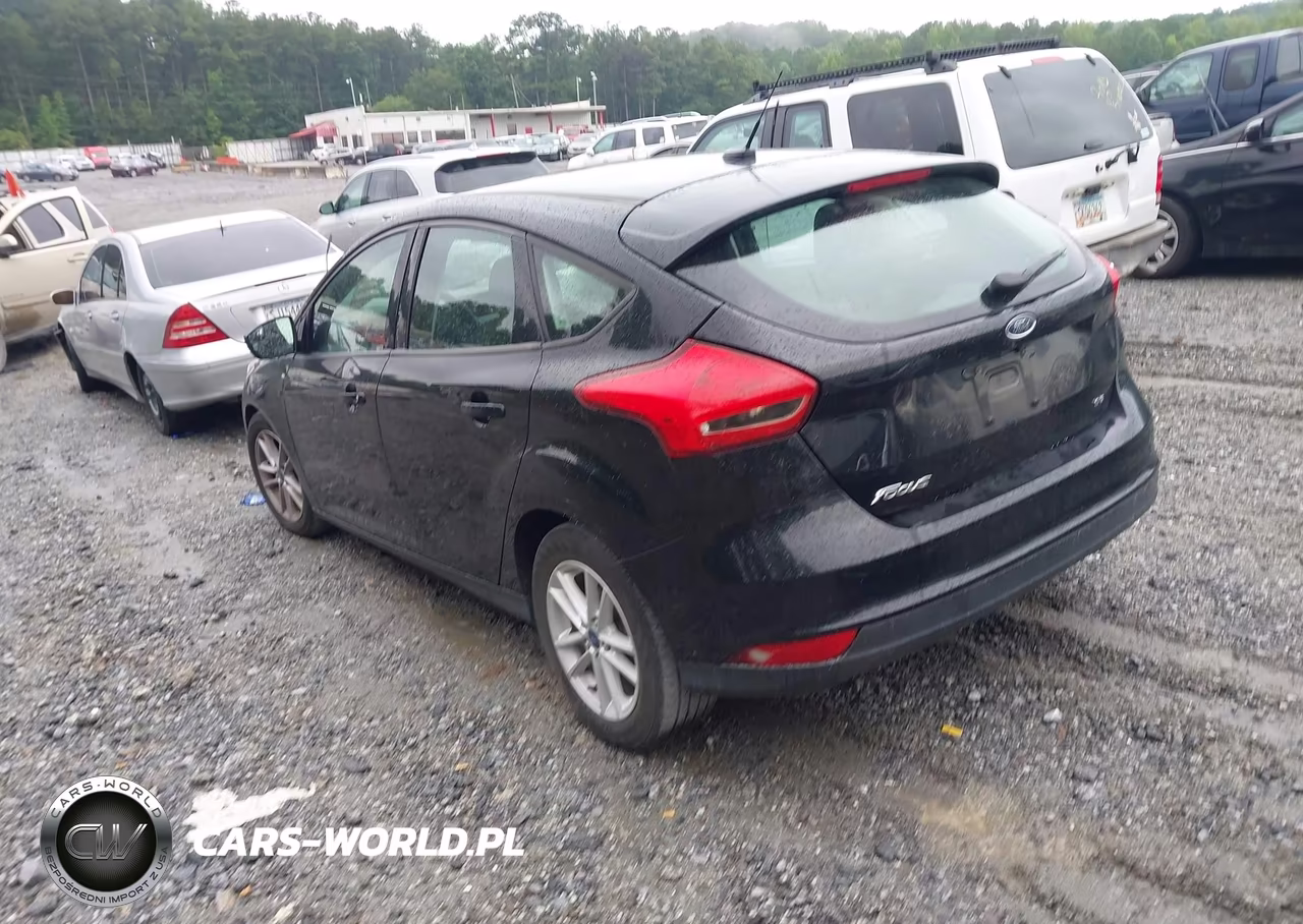 2018 Ford Focus Se VIN:1FADP3K23JL212572 - 3