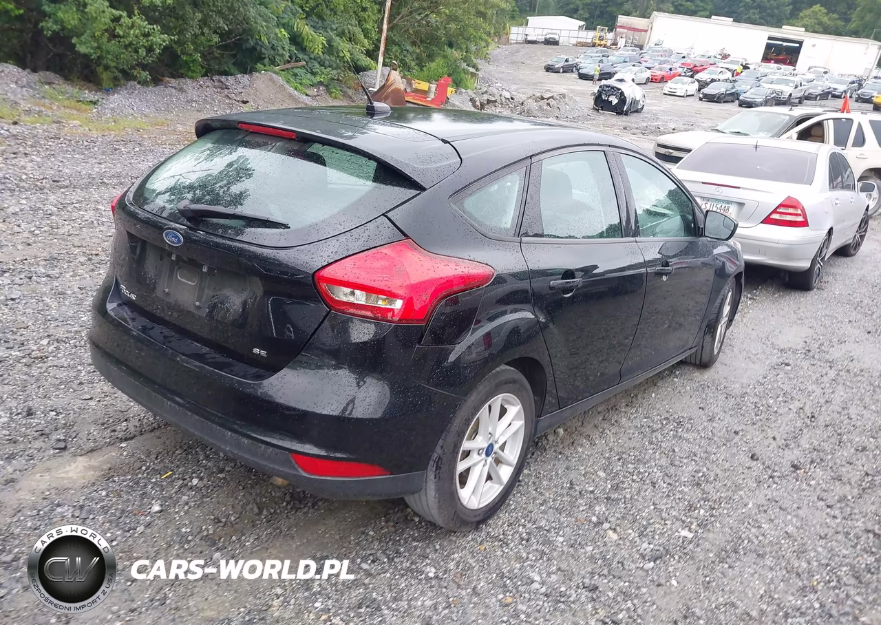 2018 Ford Focus Se VIN:1FADP3K23JL212572 - 4
