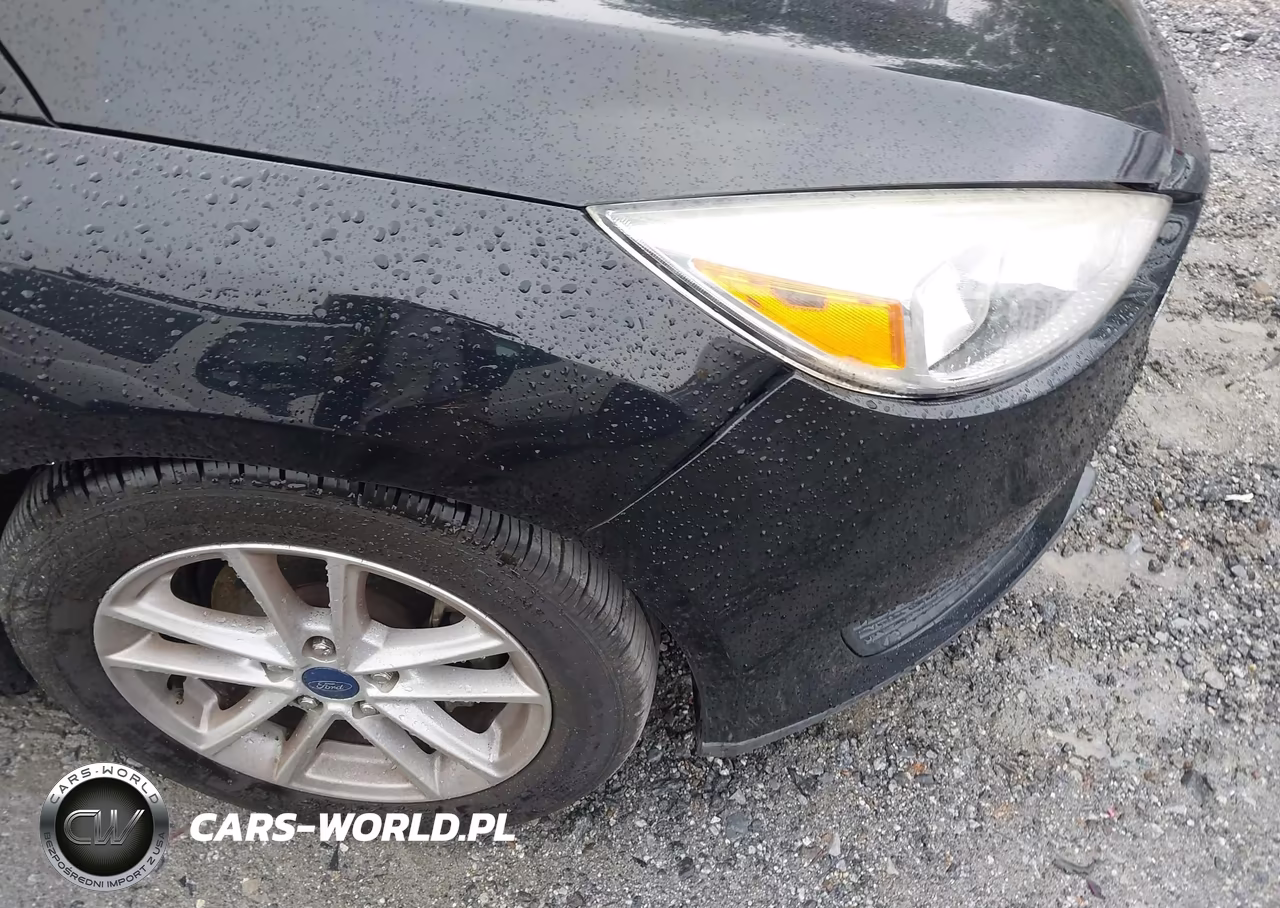 2018 Ford Focus Se VIN:1FADP3K23JL212572 - 6