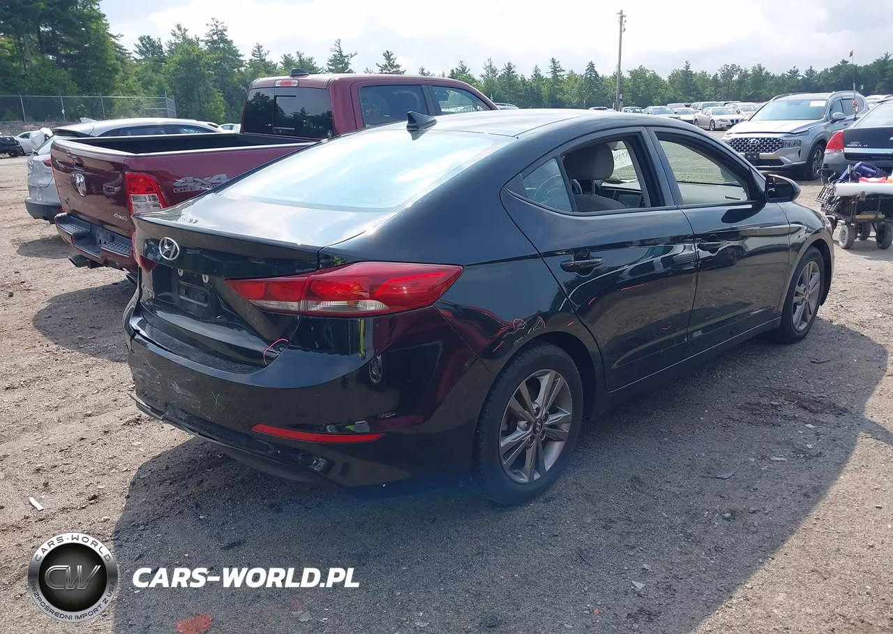 2018 Hyundai Elantra Sel VIN:5NPD84LF5JH337138 - 4