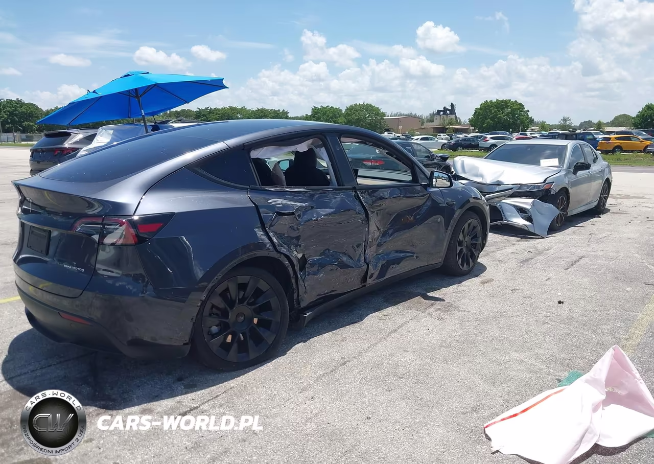2024 Tesla Model Y Long Range Dual Motor All-Wheel Drive VIN:7SAYGDEE2RA255659 - 4