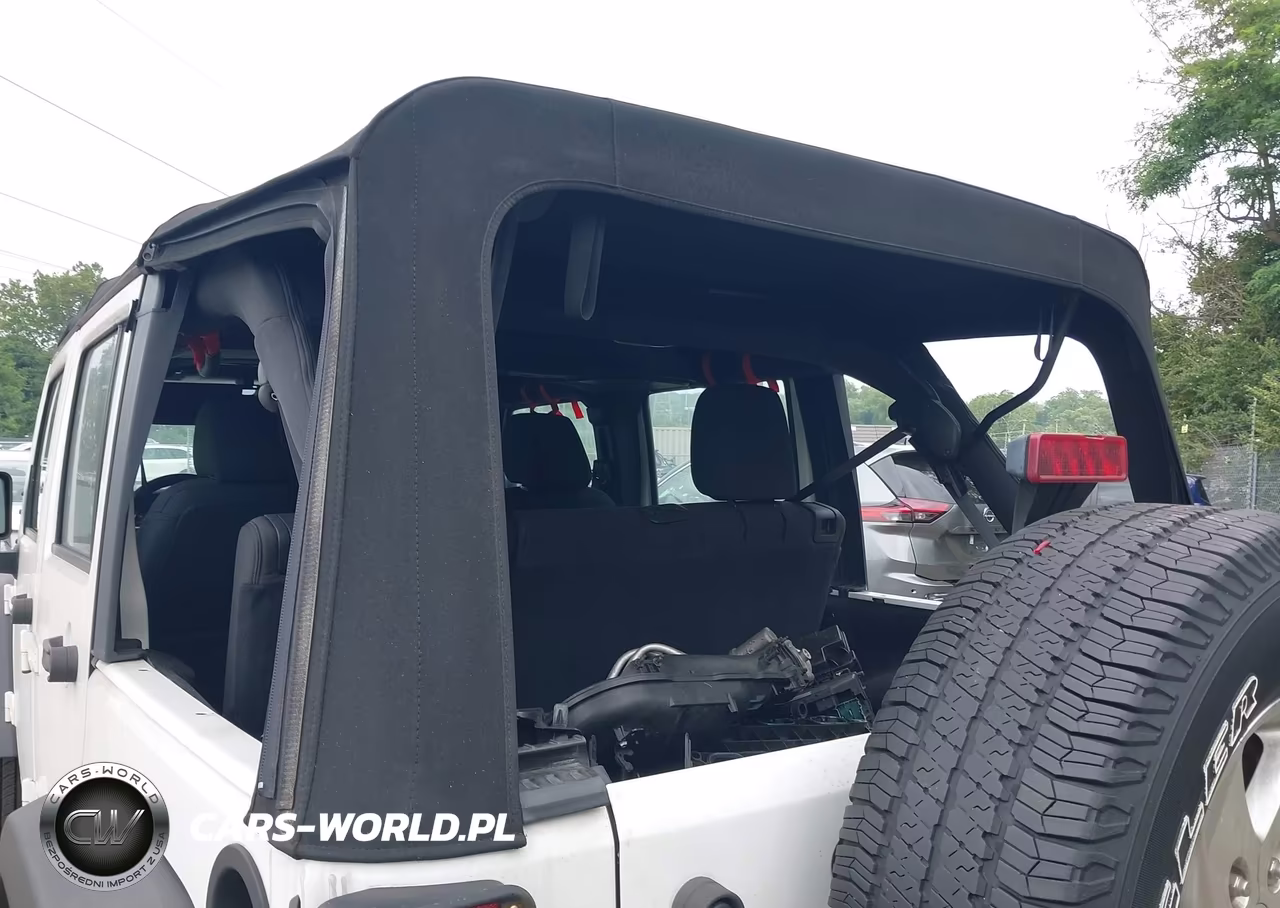 2015 Jeep Wrangler Unlimited Sport VIN:1C4BJWDG6FL518041 - 6