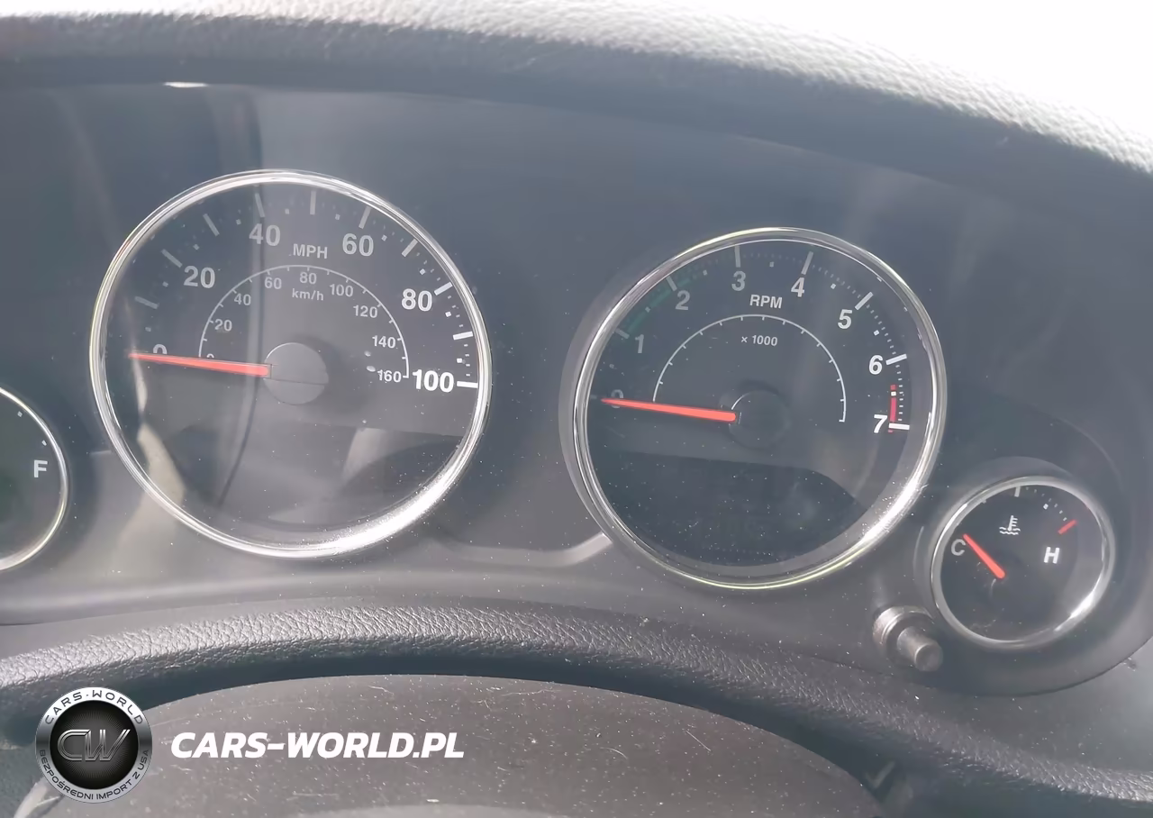 2015 Jeep Wrangler Unlimited Sport VIN:1C4BJWDG6FL518041 - 7