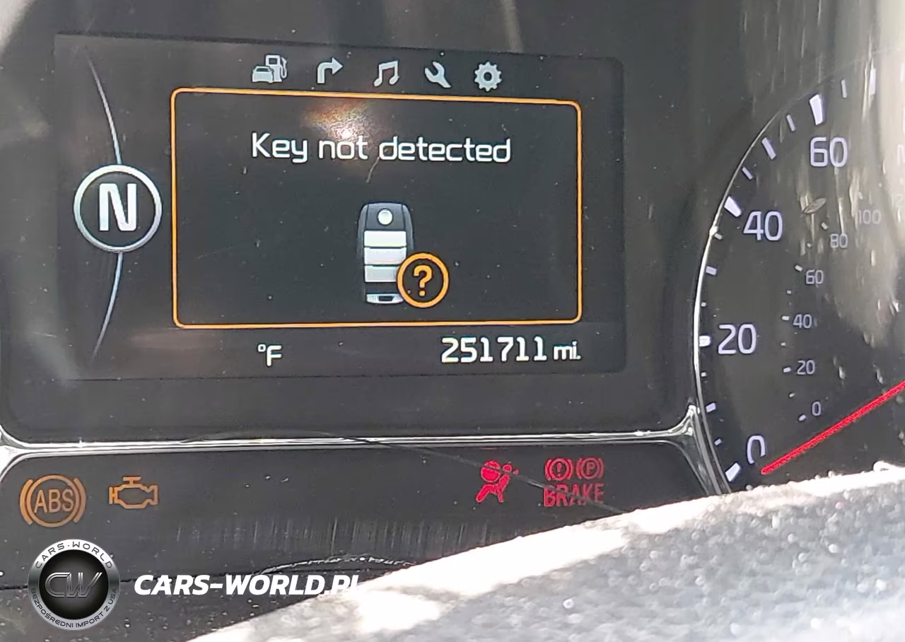 2015 Kia Optima VIN:5XXGR4A69FG398217 - 15