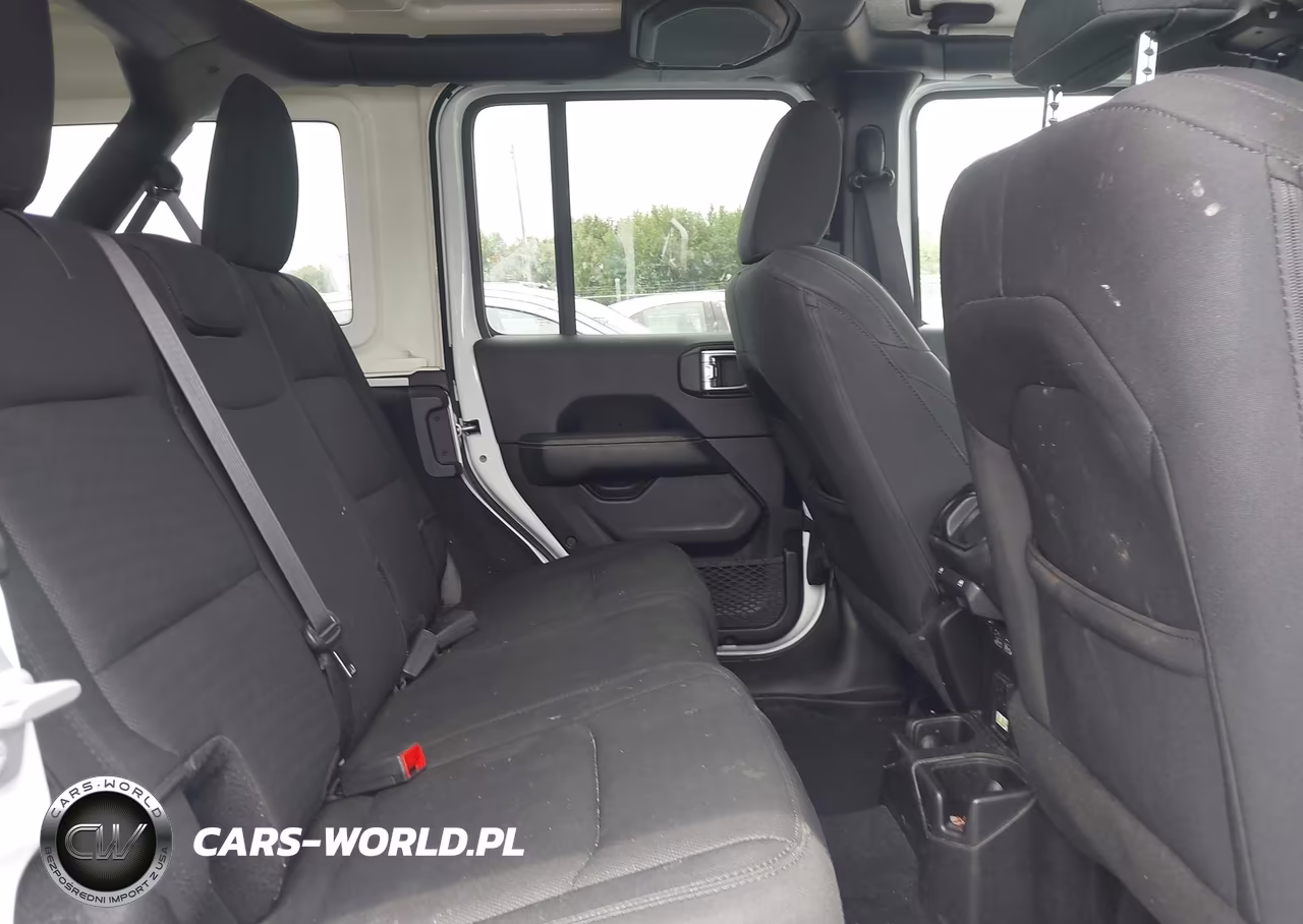 2019 Jeep Wrangler Unlimited Sahara 4X4 VIN:1C4HJXEN4KW547530 - 8