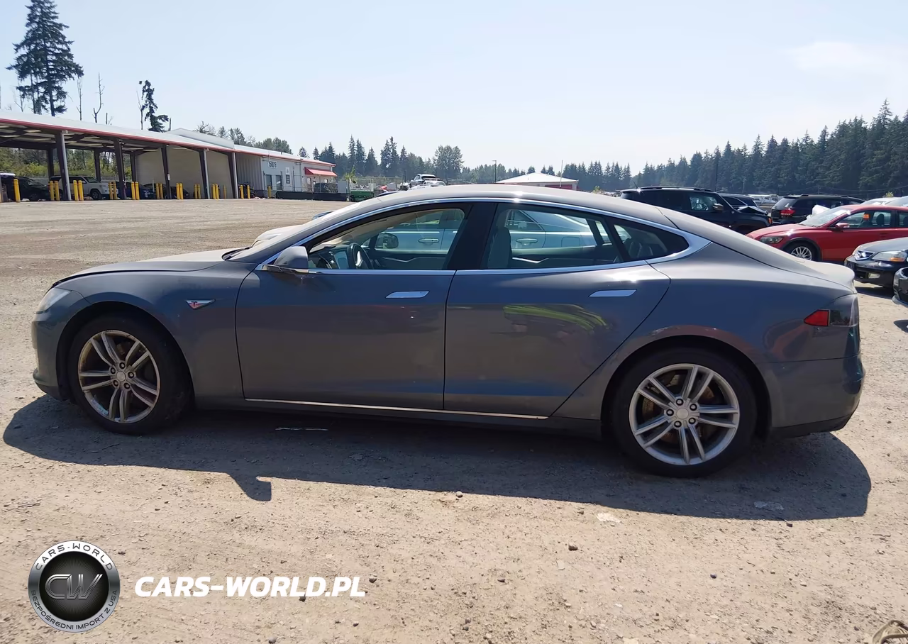 2014 Tesla Model S P85 VIN:5YJSA1H15EFP32710 - 14