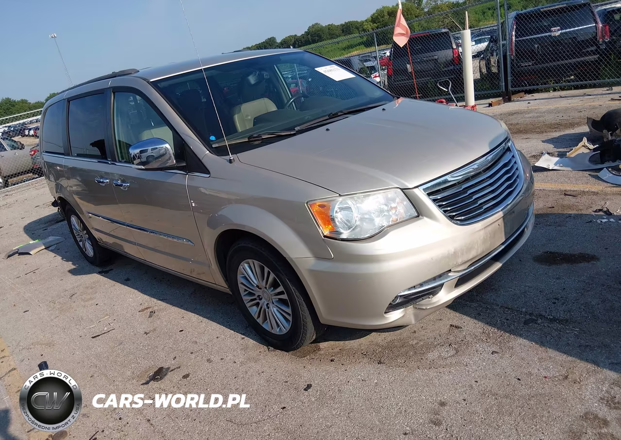 2013 Chrysler Town & Country Touring-L – zdjęcie 1 z 17