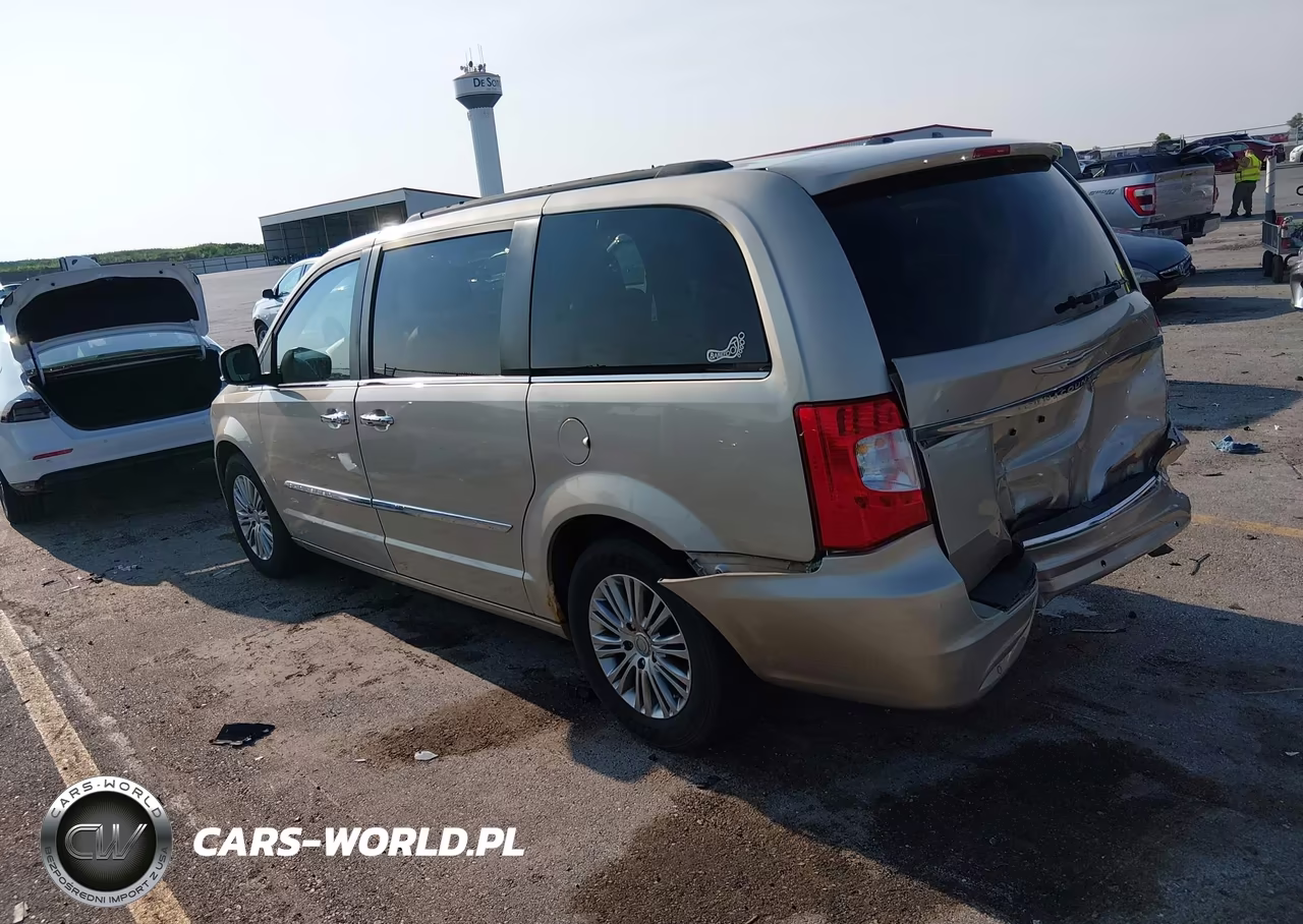 2013 Chrysler Town & Country Touring-L VIN:2C4RC1CG4DR645839 - 3