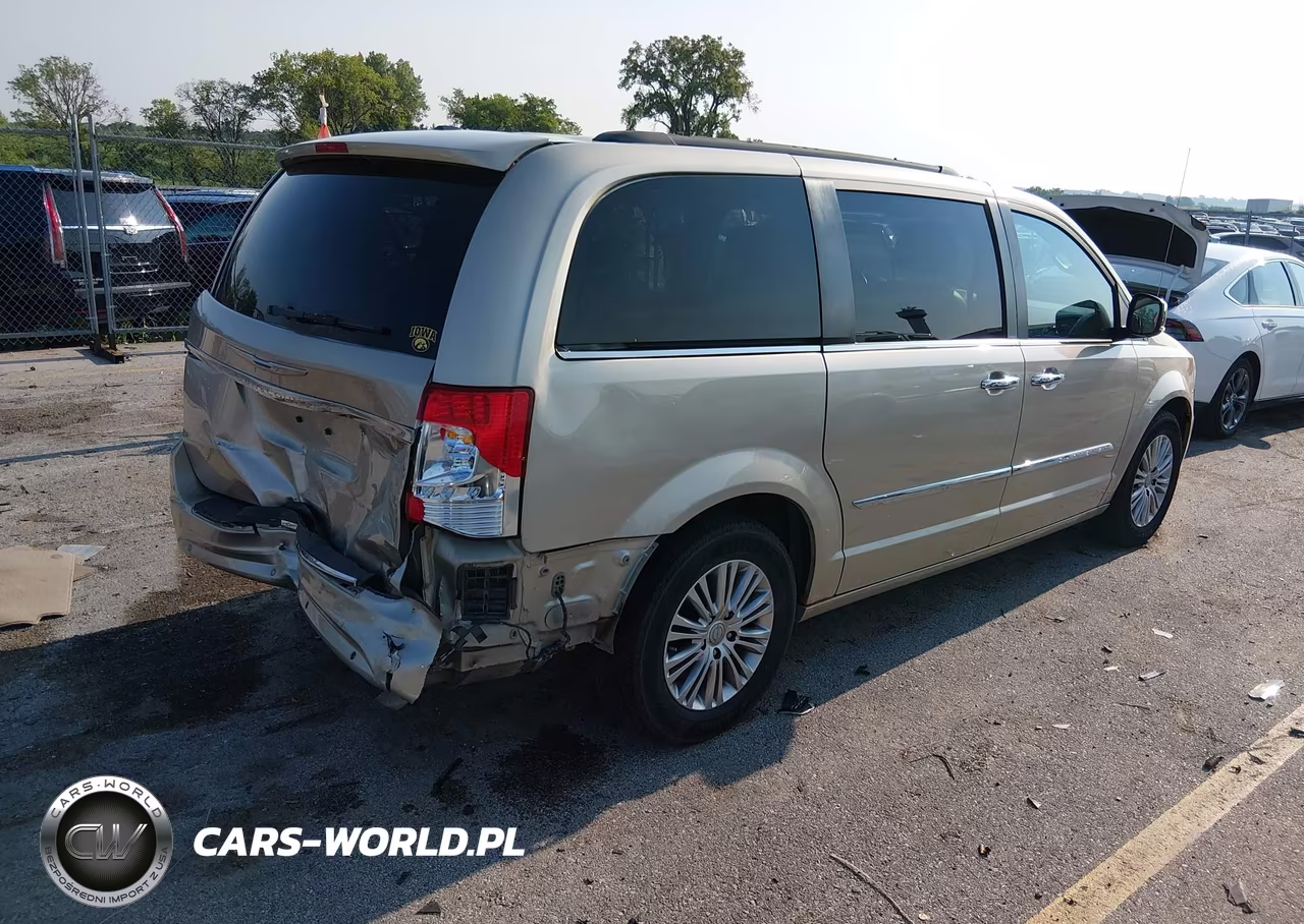 2013 Chrysler Town & Country Touring-L VIN:2C4RC1CG4DR645839 - 4