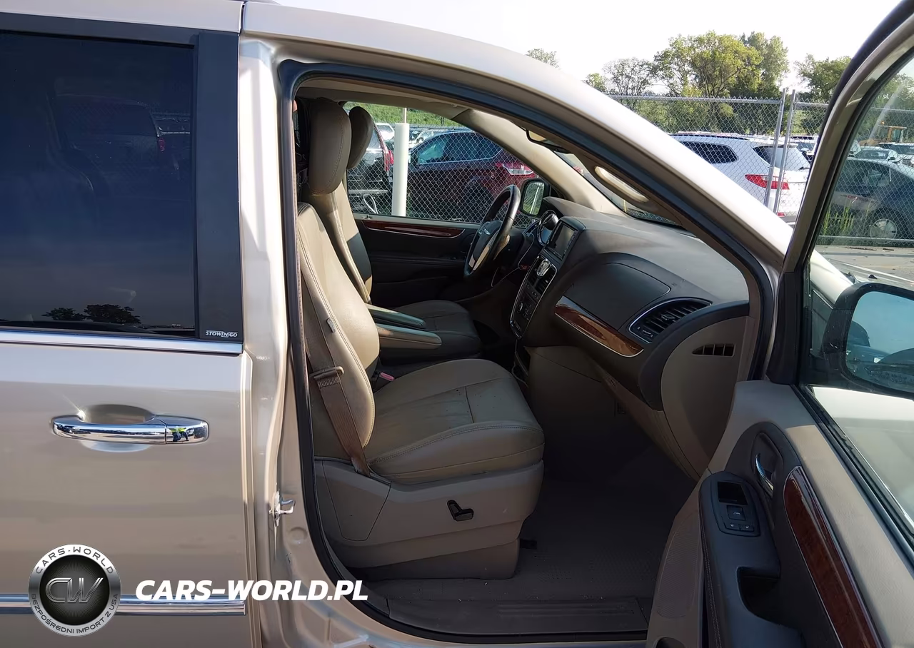 2013 Chrysler Town & Country Touring-L VIN:2C4RC1CG4DR645839 - 5