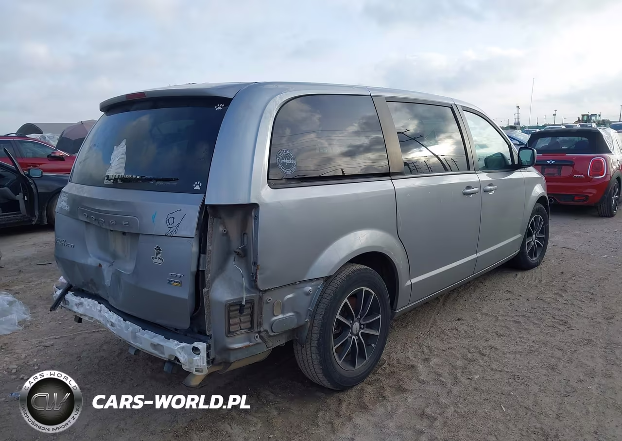 2018 Dodge Grand Caravan Gt VIN:2C4RDGEG9JR196246 - 4
