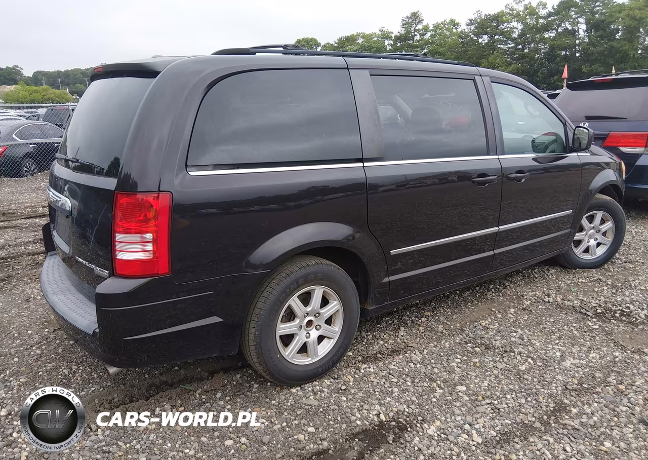 2010 Chrysler Town & Country Touring Plus VIN:2A4RR8D17AR432827 - 4