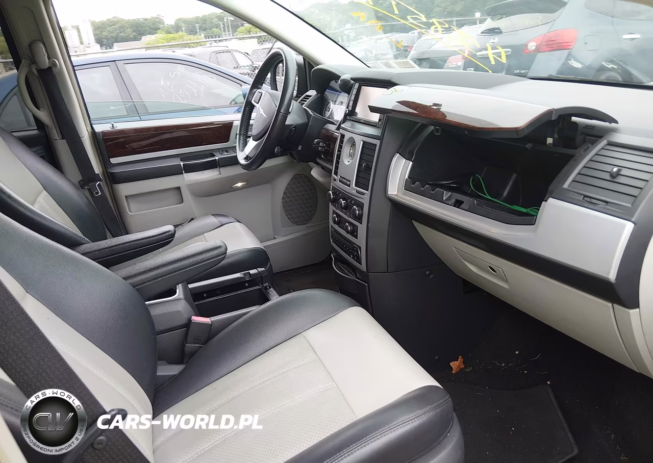 2010 Chrysler Town & Country Touring Plus VIN:2A4RR8D17AR432827 - 5