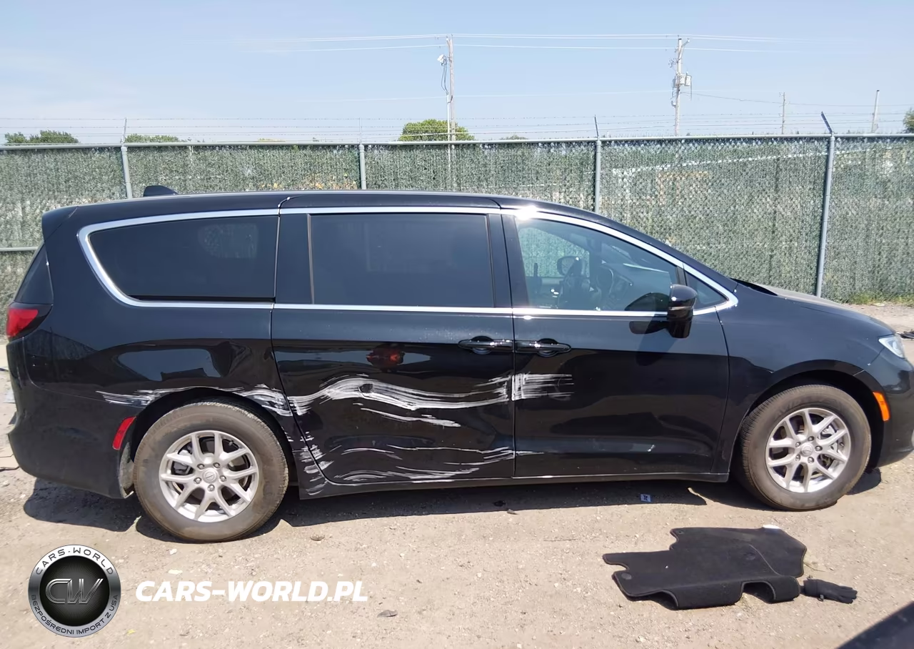2026 Chrysler Pacifica Select VIN:2C4RC1BG7TR201712 - 13