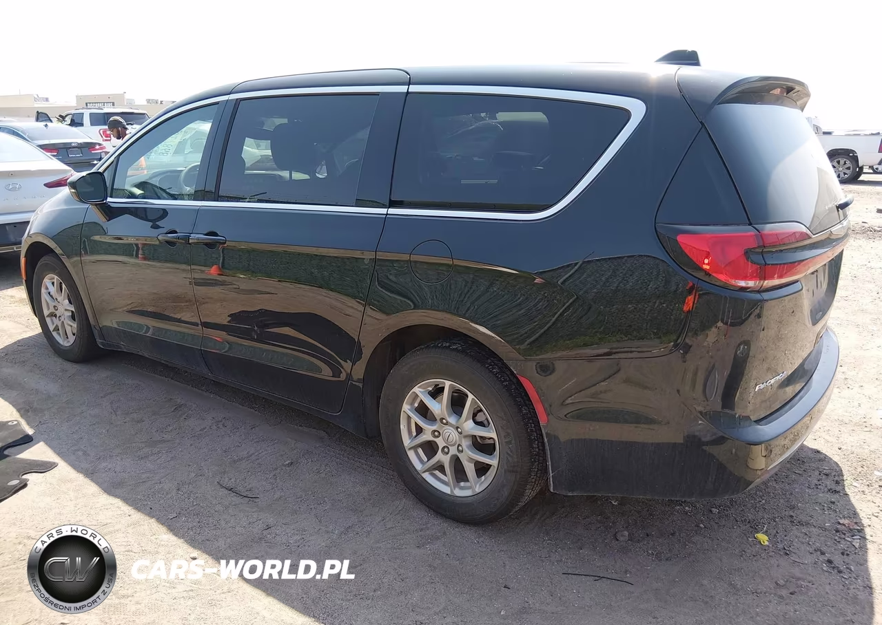 2026 Chrysler Pacifica Select VIN:2C4RC1BG7TR201712 - 3