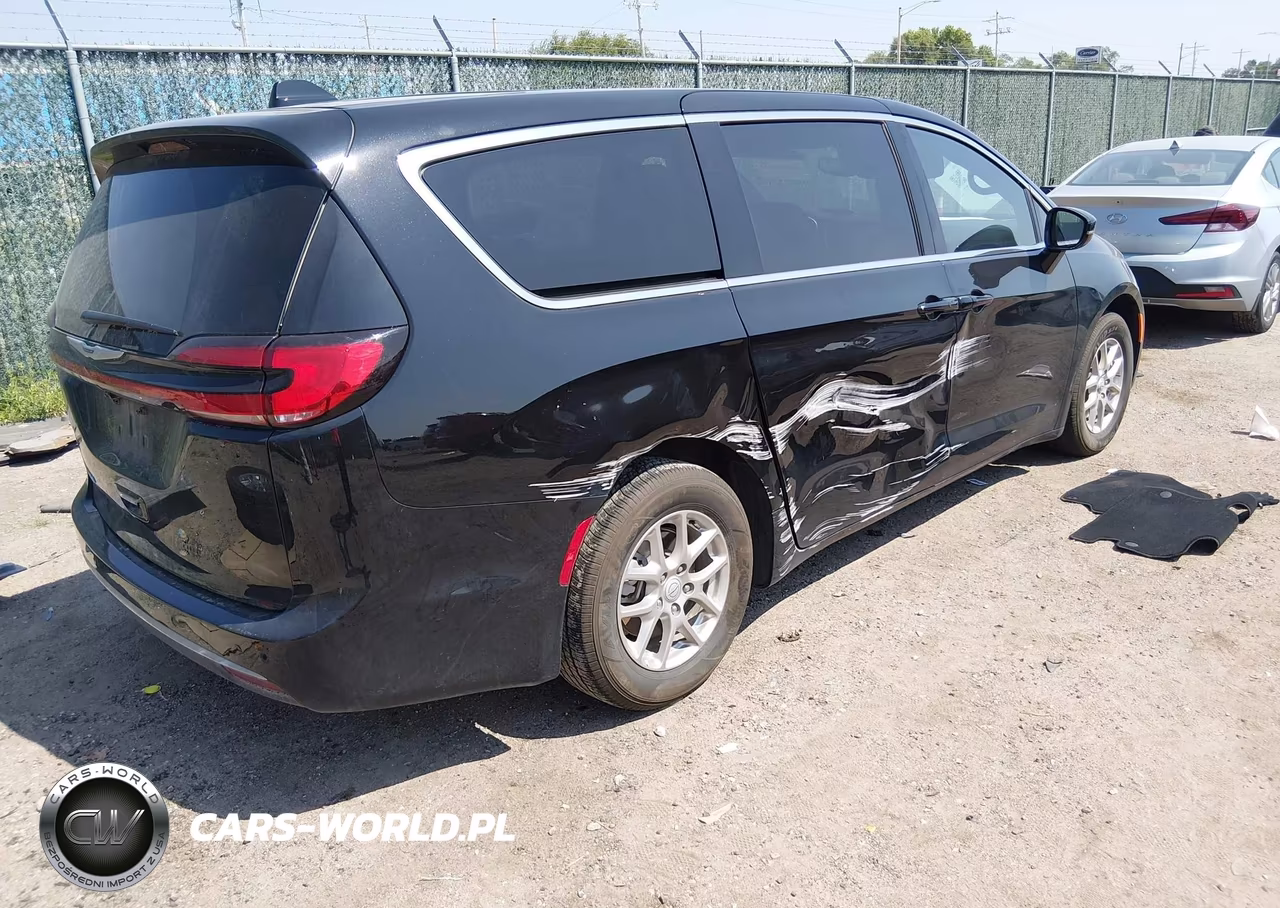 2026 Chrysler Pacifica Select VIN:2C4RC1BG7TR201712 - 4