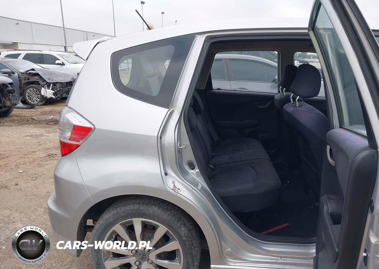 2012 Honda Fit Sport VIN:JHMGE8H54CC018095 - 5