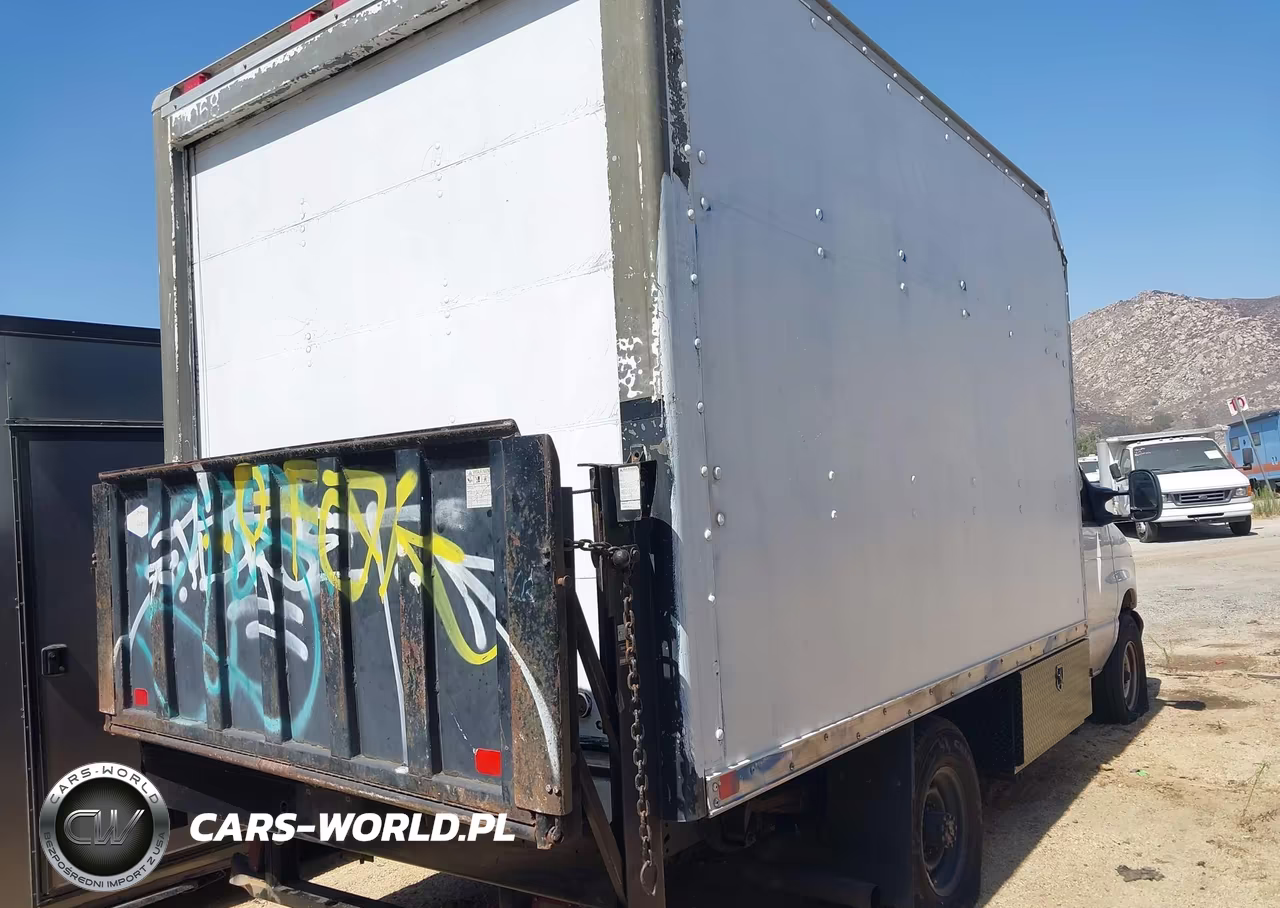 2005 Ford E-350 Cutaway Standard VIN:1FDSE35L75HA92761 - 4