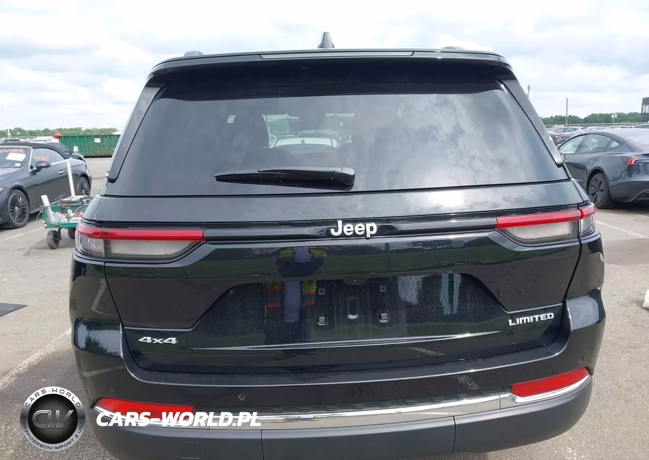 2025 Jeep Grand Cherokee Limited 4X4 VIN:1C4RJHBG2SC369814 - 16