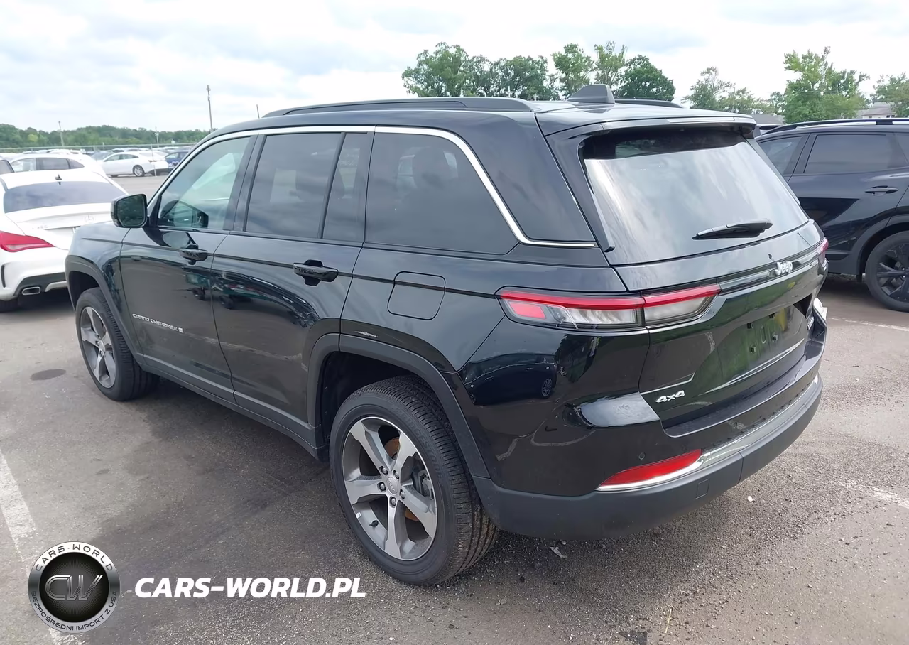 2025 Jeep Grand Cherokee Limited 4X4 VIN:1C4RJHBG2SC369814 - 3