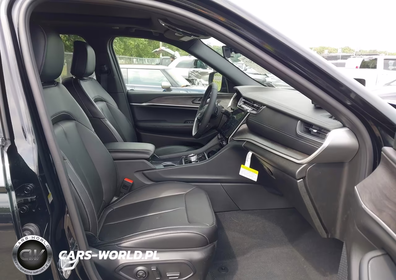 2025 Jeep Grand Cherokee Limited 4X4 VIN:1C4RJHBG2SC369814 - 5