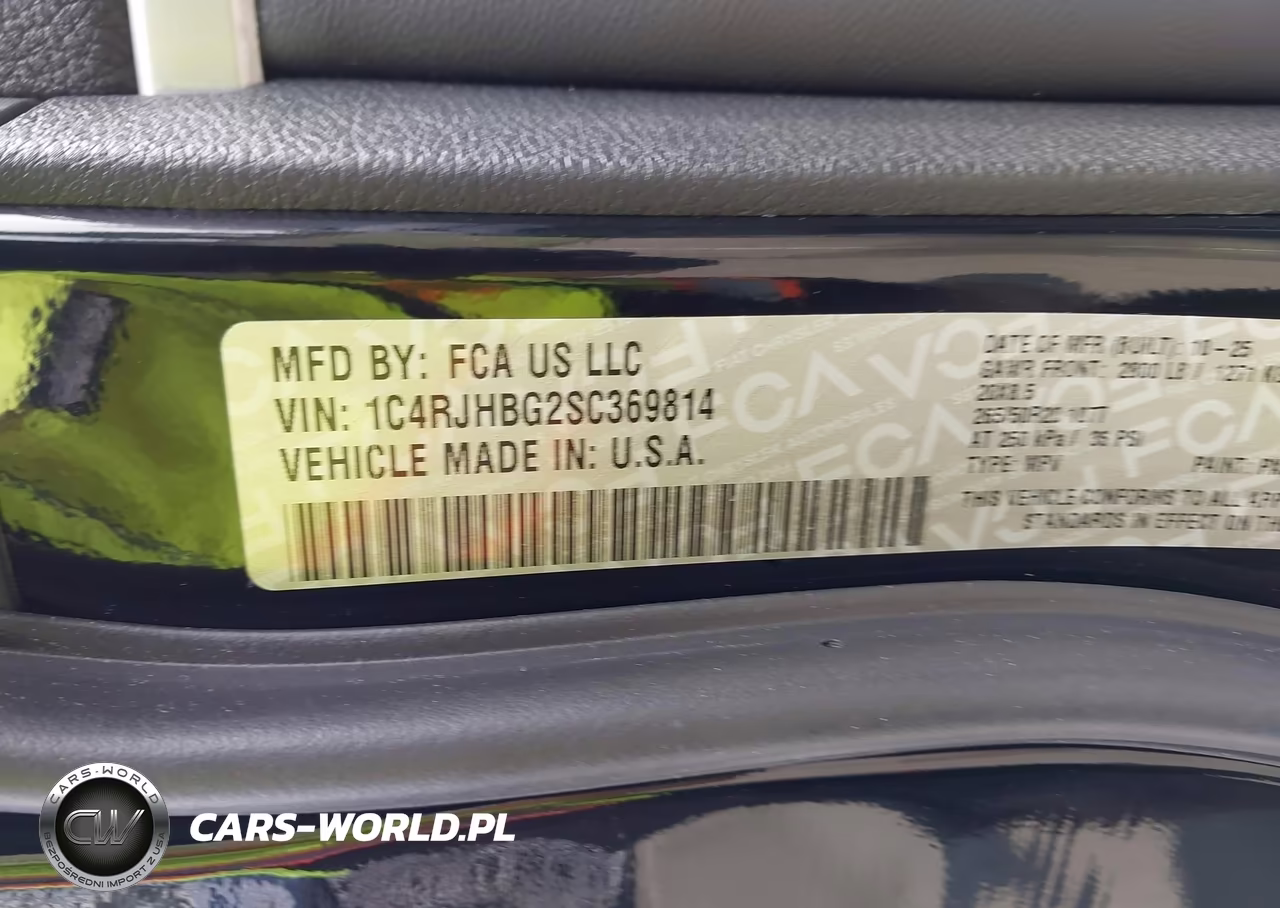 2025 Jeep Grand Cherokee Limited 4X4 VIN:1C4RJHBG2SC369814 - 9