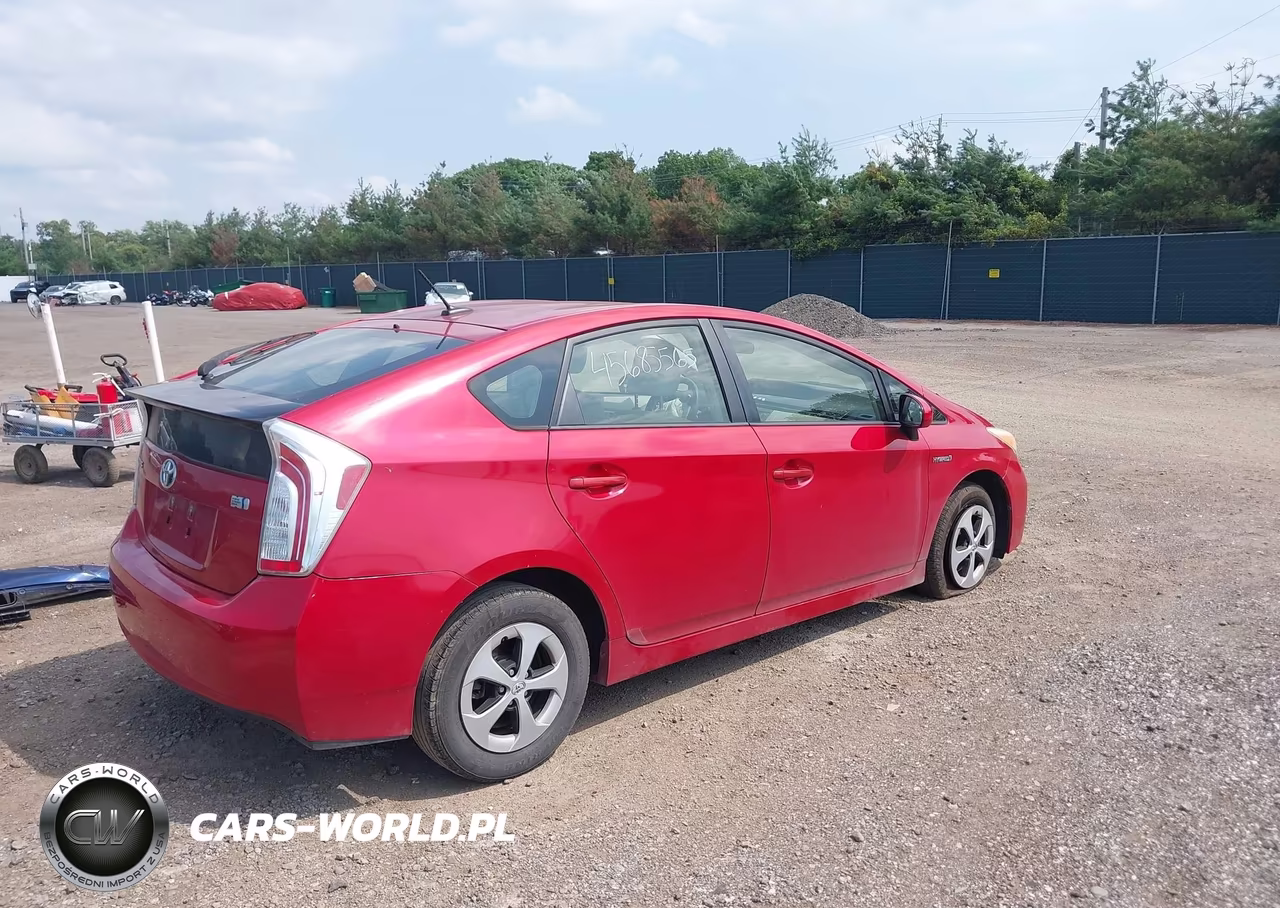2013 Toyota Prius Three VIN:JTDKN3DU0D5681245 - 4