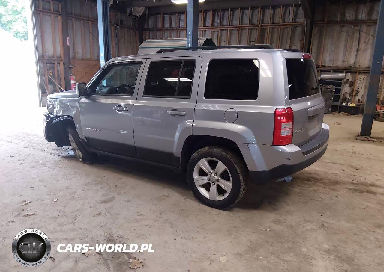 2015 Jeep Patriot Latitude VIN:1C4NJRFB2FD379438 - 3