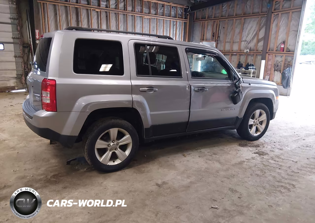 2015 Jeep Patriot Latitude VIN:1C4NJRFB2FD379438 - 4