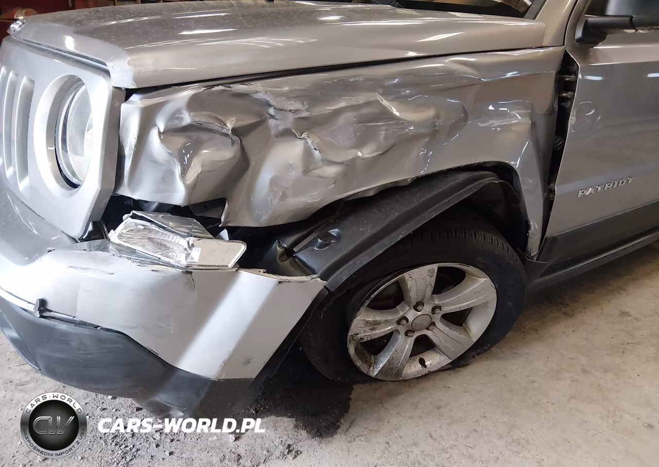 2015 Jeep Patriot Latitude VIN:1C4NJRFB2FD379438 - 6