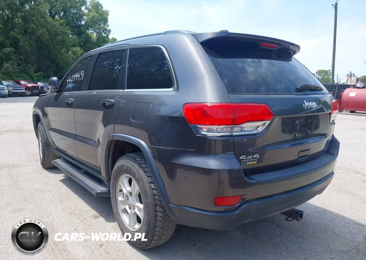 2015 Jeep Grand Cherokee Laredo VIN:1C4RJFAG5FC844108 - 3